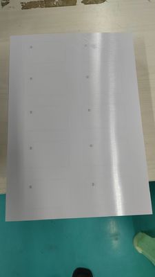 En el caso de las tarjetas inteligentes de RFID de PVC, las incrustaciones y las hojas de prelam para las tarjetas de RFID se fabrican con un chip de A4 IC Fudad F08