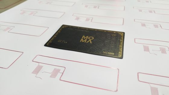 En el caso de las tarjetas inteligentes de RFID de PVC, las incrustaciones y las hojas de prelam para las tarjetas de RFID se fabrican con un chip de A4 IC Fudad F08
