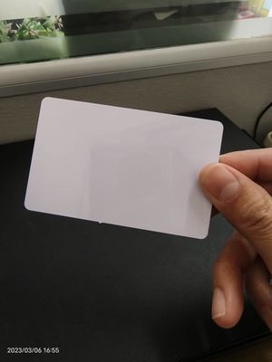 Tarjeta blanca en blanco imprimible térmicamente en PVC Cr80 54*85.6mm Para la producción de tarjetas
