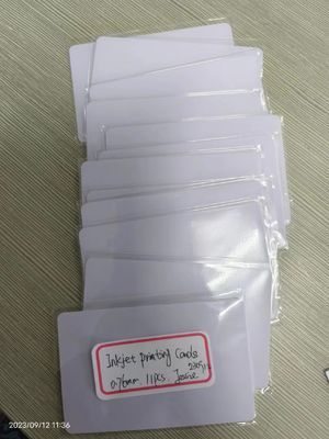 Tarjetas de Pvc blancas de inyección de tinta imprimibles Cr 80 0,4 mm 0,5 mm para la producción de tarjetas