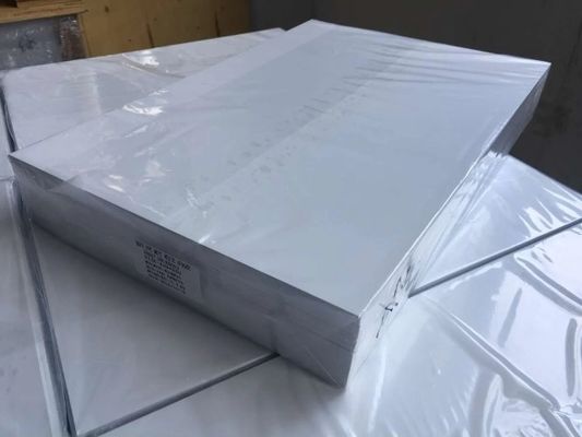 Hoja de plástico de PVC reciclable de color blanco de 0,3 mm ecológica para la producción de tarjetas Smat