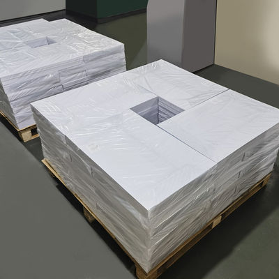 Cuadrado ≤1 mm/m Tarjeta de plástico de PVC Impresión digital HP Indigo con buena resistencia a los impactos