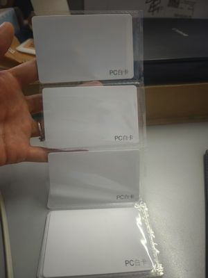 Lámina de policarbonato laminado a prueba de humedad sin revestimiento de pegamento en ambas caras para superficie