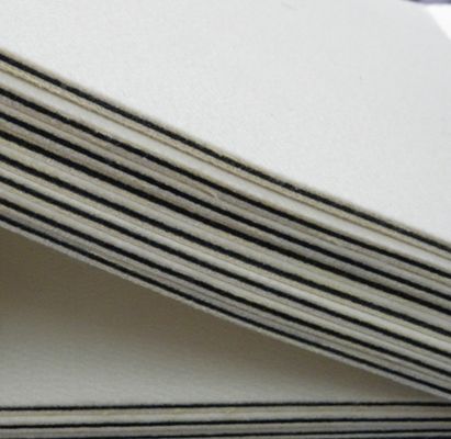 Almohadillas de fieltro cómodas para laminación de tarjetas inteligentes con acabado superficial de lana y material intermedio de gel de sílice negro