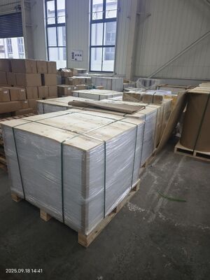 0.12-0.76mm espesor mate en ambos lados de la hoja de base de PVC con 77 + 2 ° C punto de Vicat para offset e impresión en serigrafía