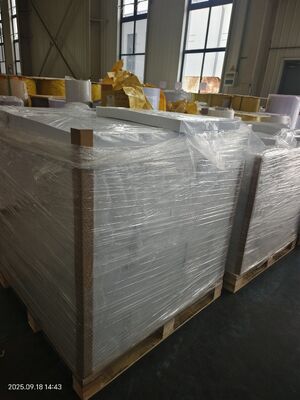 0.12-0.76mm espesor mate en ambos lados de la hoja de base de PVC con 77 + 2 ° C punto de Vicat para offset e impresión en serigrafía