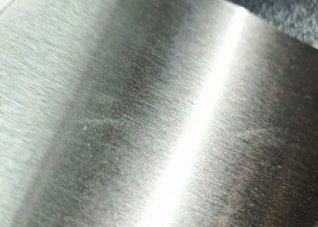 El EMBUTIDO Prelam laminó las placas de acero con final superficial de seda fino