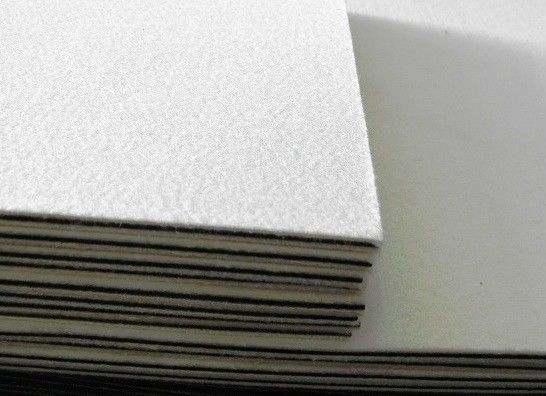 Adherencia laminada amortiguador de lana del cojín 80 N/Mm del fieltro para el proceso caliente de la prensa