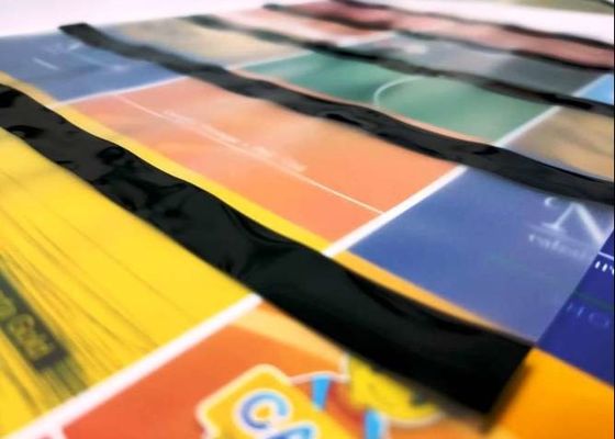 Raya magnética del Hola-Co del color de la película revestida negra de las rayas magnéticas para la laminación de la tarjeta del PVC