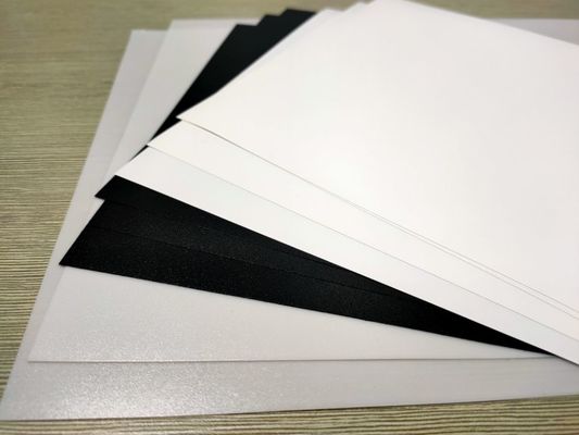 Hoja plástica de la base de Eco de la PC negra amistosa reflexiva del policarbonato para las tarjetas
