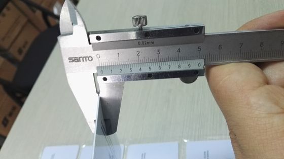 Altas imágenes Konica Digital de la definición que imprime las hojas del Pvc para la producción de la tarjeta del Pvc