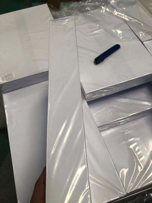 Hoja plástica imprimible compensada 0.32m m de la base para la producción de la tarjeta