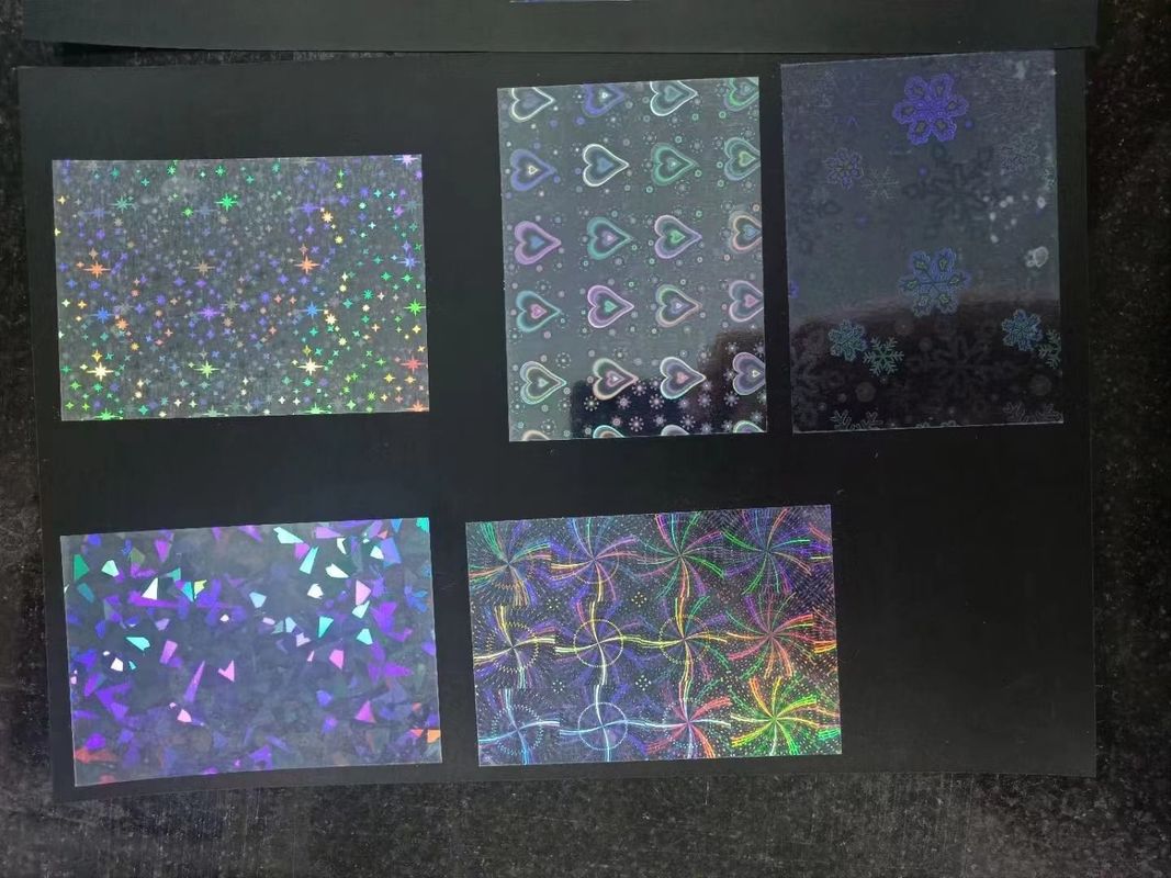 0.08mm Revestimiento de PVC Vicat Punto de ablandamiento C ≥ 76±2 Película holográmica para productos de tarjetas