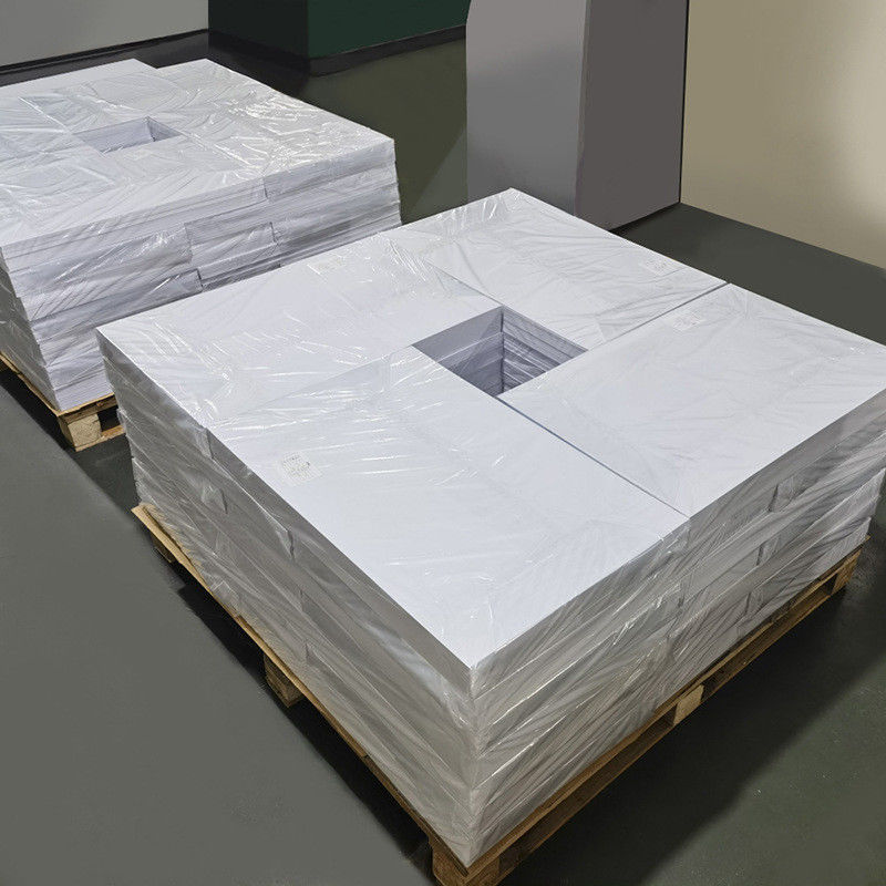 Cuadrado ≤1 mm/m Tarjeta de plástico de PVC Impresión digital HP Indigo con buena resistencia a los impactos