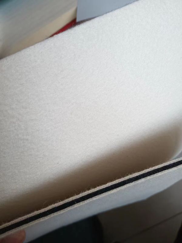 Almohadillas de fieltro cómodas para laminación de tarjetas inteligentes con acabado superficial de lana y material intermedio de gel de sílice negro